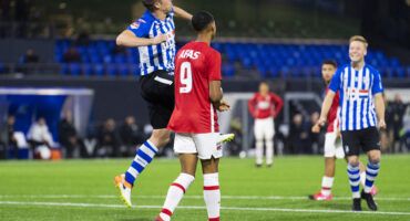 Jong AZ op bezoek in het Jan Louwers Stadion