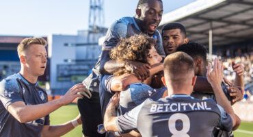 FC Den Bosch te gast in Jan Louwers Stadion