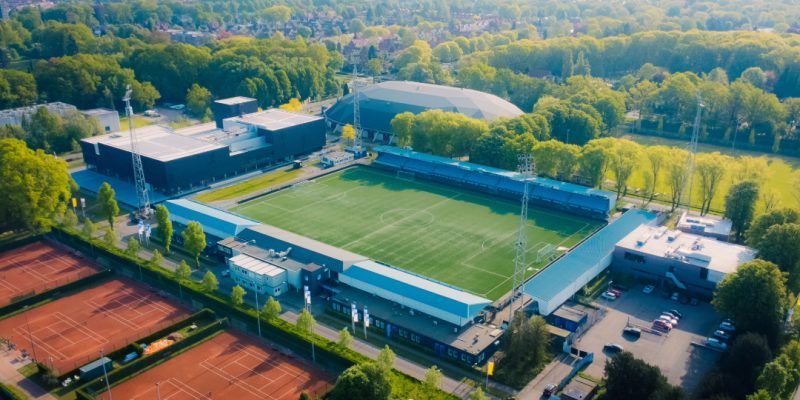 Jan Louwers Stadion krijgt nieuw kunstgras