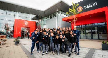 FC Eindhoven O15 beleeft onvergetelijke reis naar Engeland
