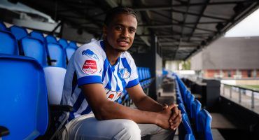 Tyrese Simons zet handtekening onder tweejarig contract