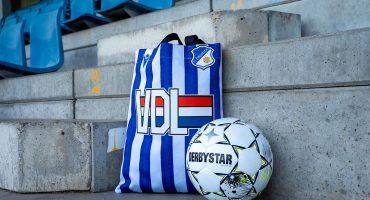 FC Eindhoven, FC88 en Refugee Team recyclen oude wedstrijdshirts