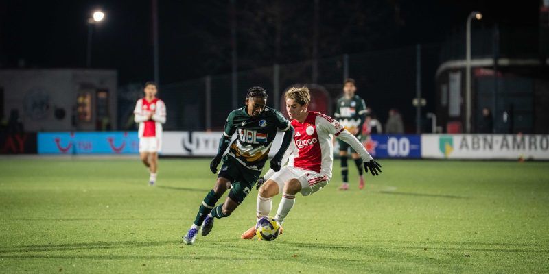 Blauwwitten verliezen besloten oefenwedstrijd van Jong Ajax