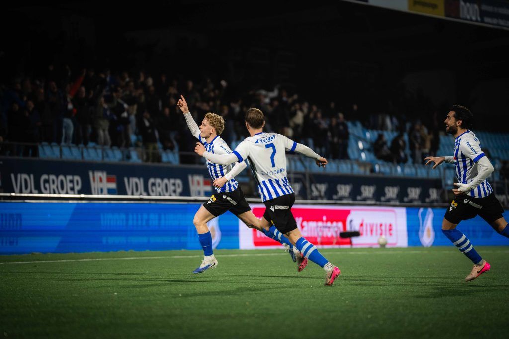Sven Simons kijkt vooruit naar het uitduel van FC Eindhoven tegen SC Cambuur. Lees zijn reactie op zijn wereldgoal, het drukke programma en waar de kansen liggen voor de Blauw-Witters.